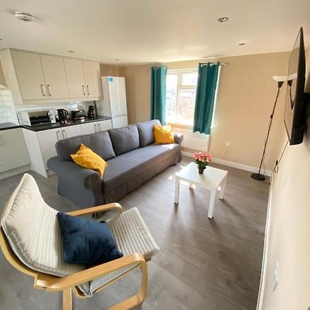 Stunning 1 Bedroom Flat In Wood Green Лондон Экстерьер фото