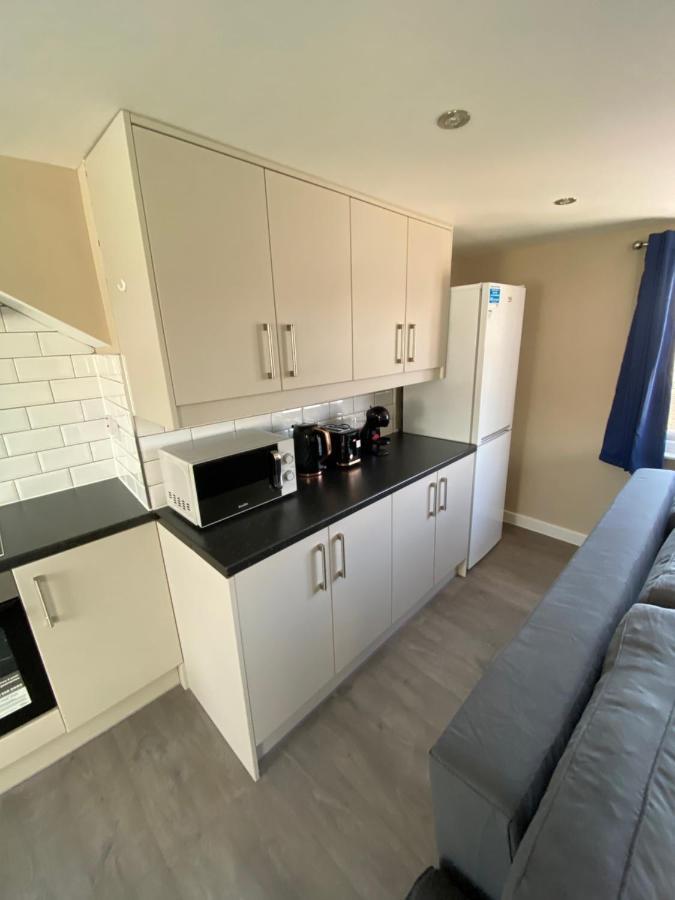 Stunning 1 Bedroom Flat In Wood Green Лондон Экстерьер фото