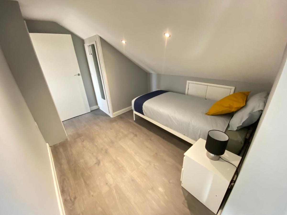 Stunning 1 Bedroom Flat In Wood Green Лондон Экстерьер фото