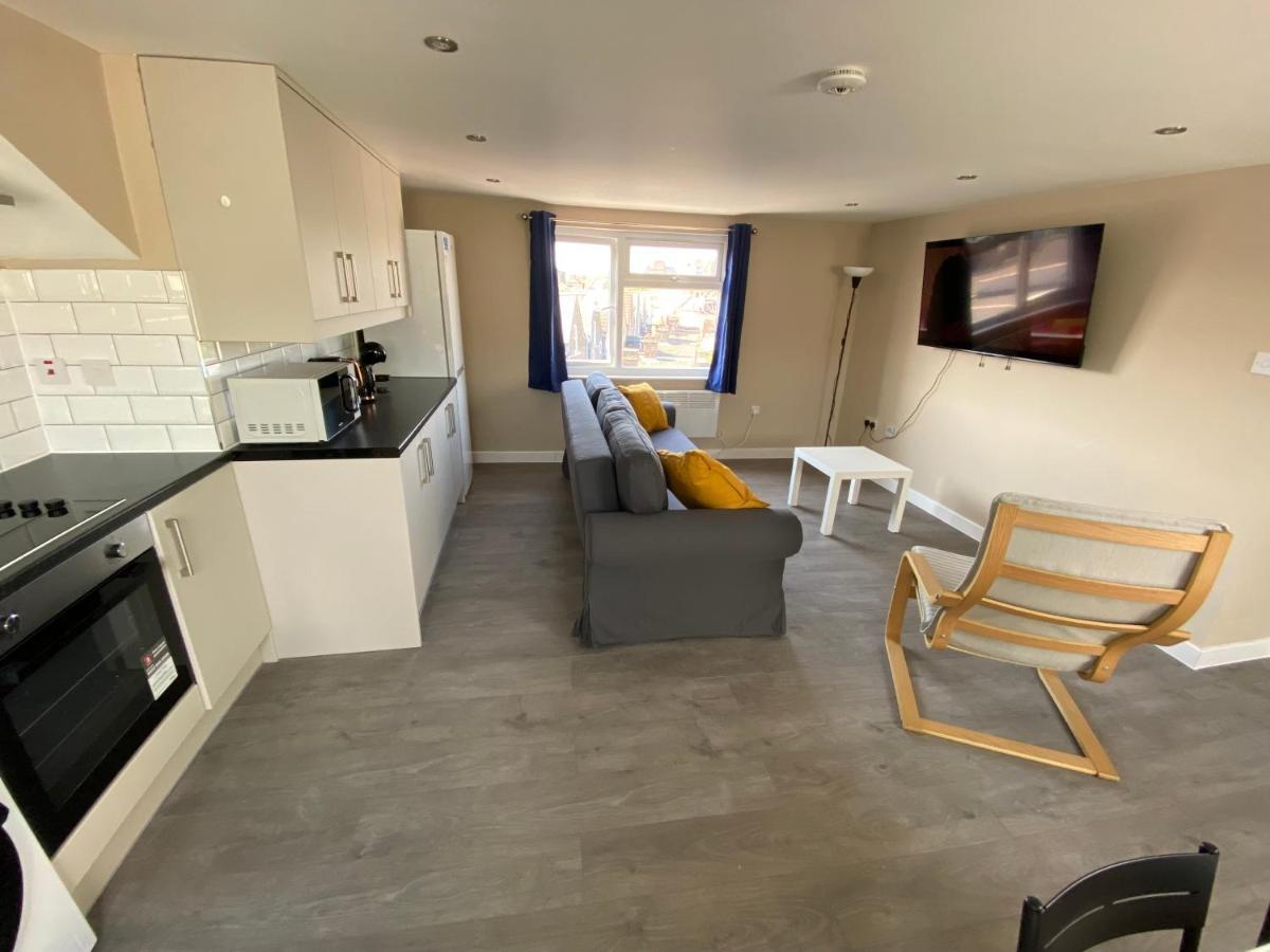 Stunning 1 Bedroom Flat In Wood Green Лондон Экстерьер фото