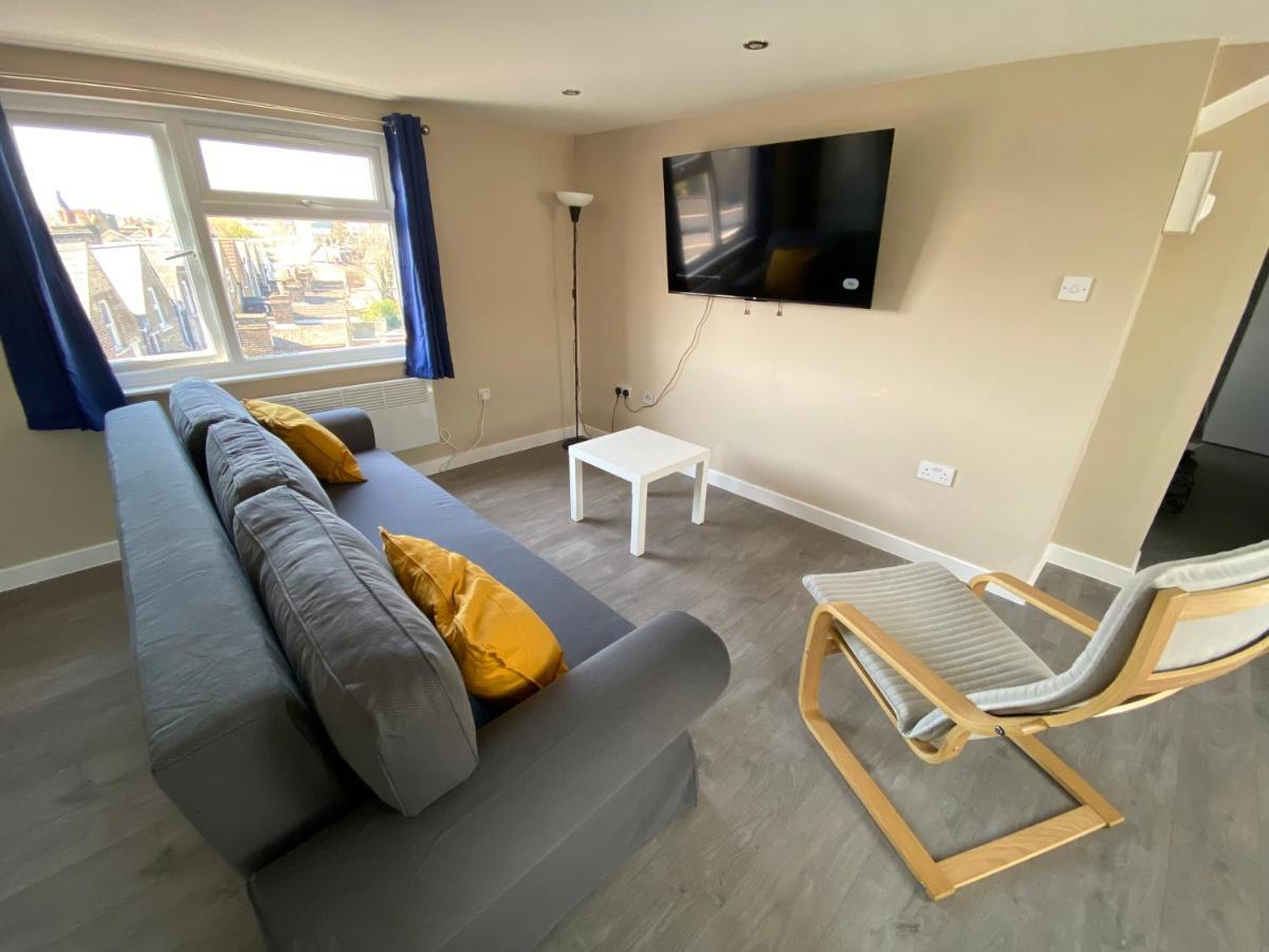 Stunning 1 Bedroom Flat In Wood Green Лондон Экстерьер фото