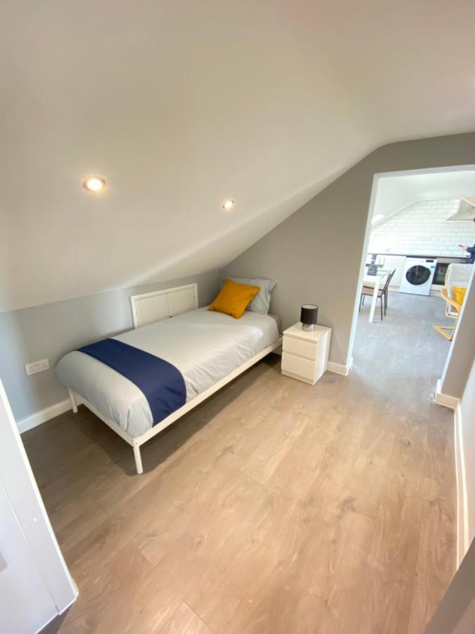 Stunning 1 Bedroom Flat In Wood Green Лондон Экстерьер фото